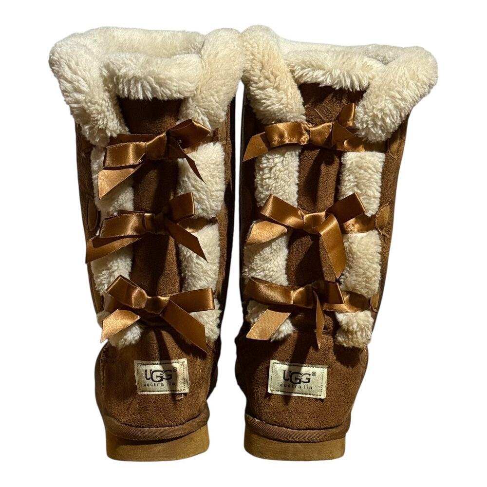 UGG Australia Bailey Bow Pom Pom Tail Suede Boots Women's Size 8 Chestnut - Picture 2 of 7